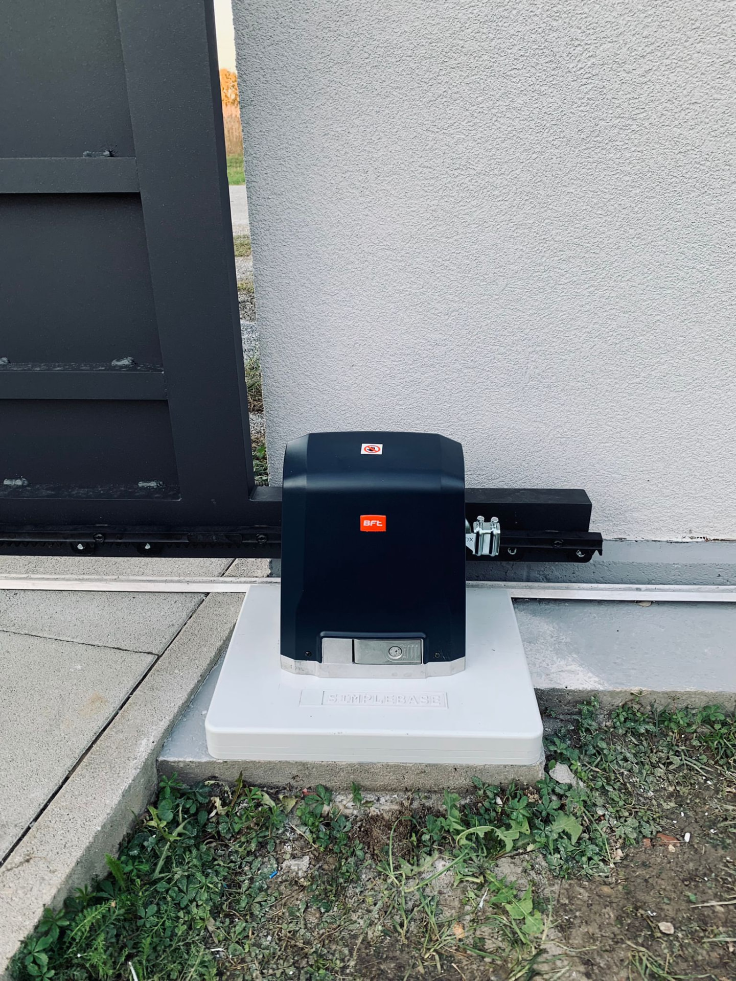 BFT motor postavljen na SimpleBase