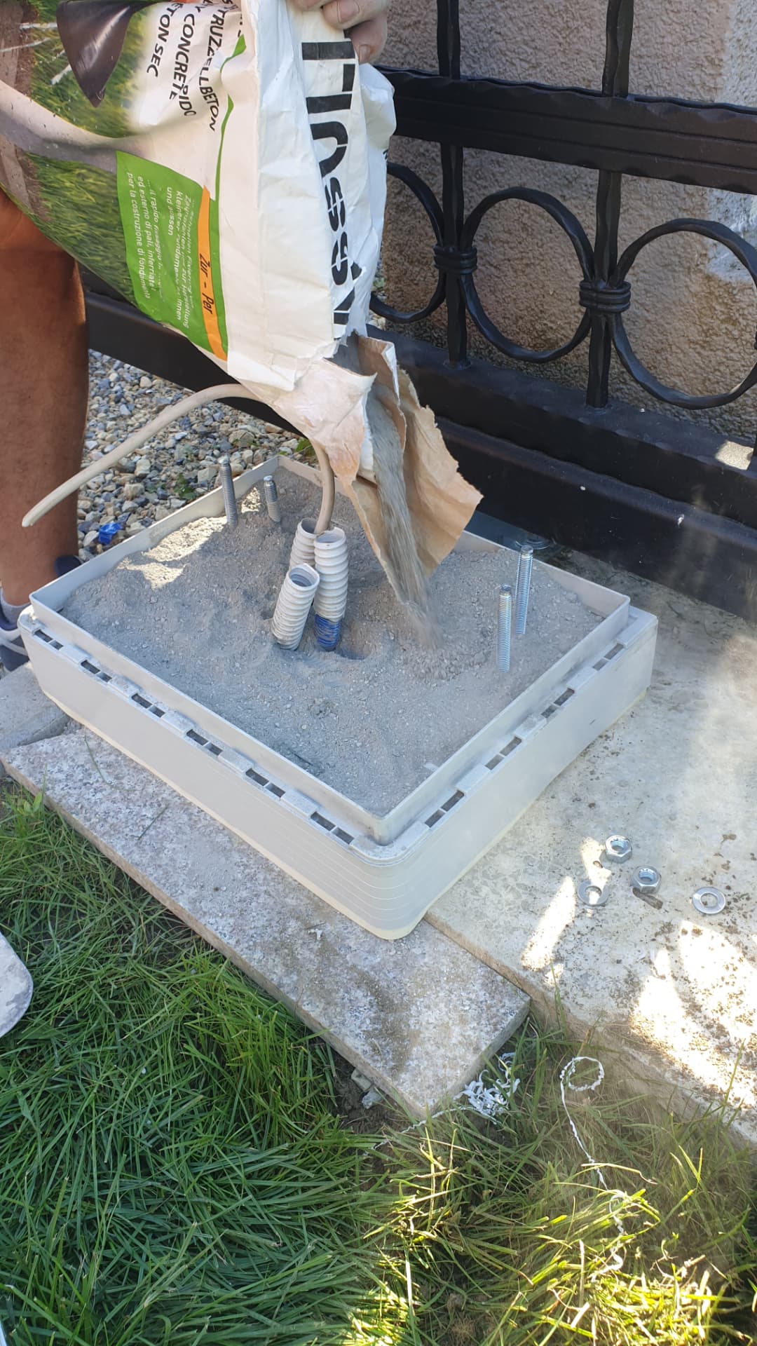 Beton einfüllen tijekom prave SimpleBase ugradnje